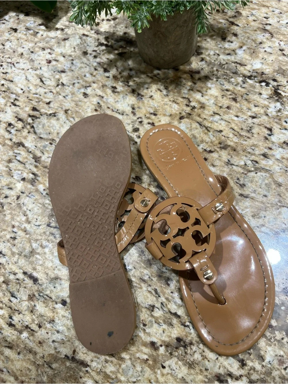 TORY BURCH Miller Tan Patent Leather Thong Sandal 6M